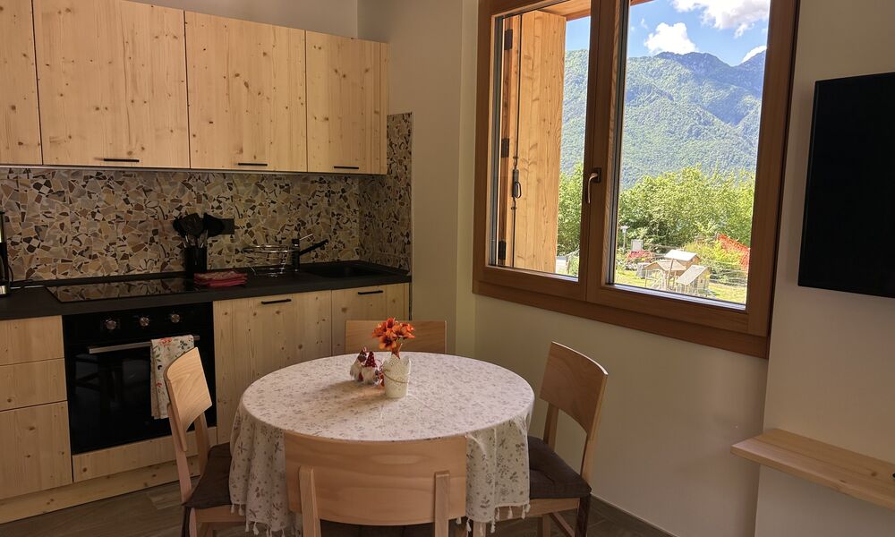 - APPARTAMENTO CASA DASCA MEZZOLAGO